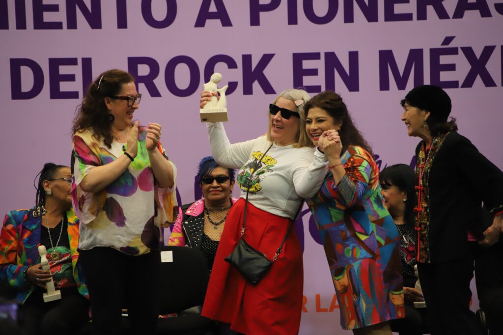 Brugada rinde homenaje a las pioneras del rock en el Festival por la Igualdad