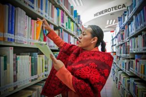 Gobierno del Edoméx impulsa educación de mujeres indígenas y rurales con becas