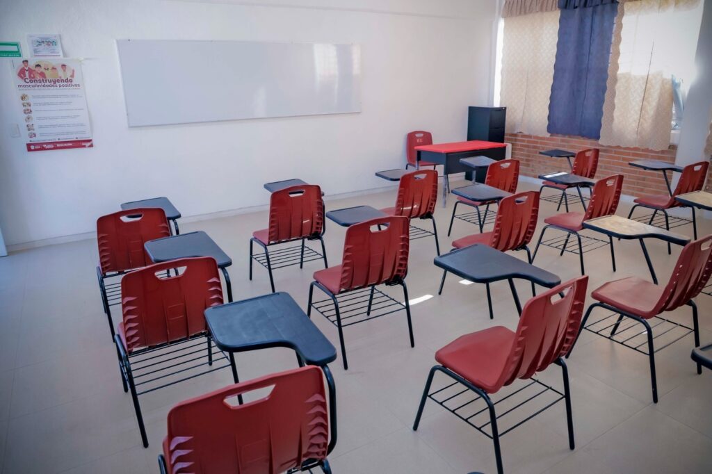 La SECTI lleva atención directa a escuelas del Edoméx