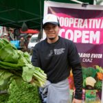 Caty Monreal impulsa economía local en Bazar Cooperativista 