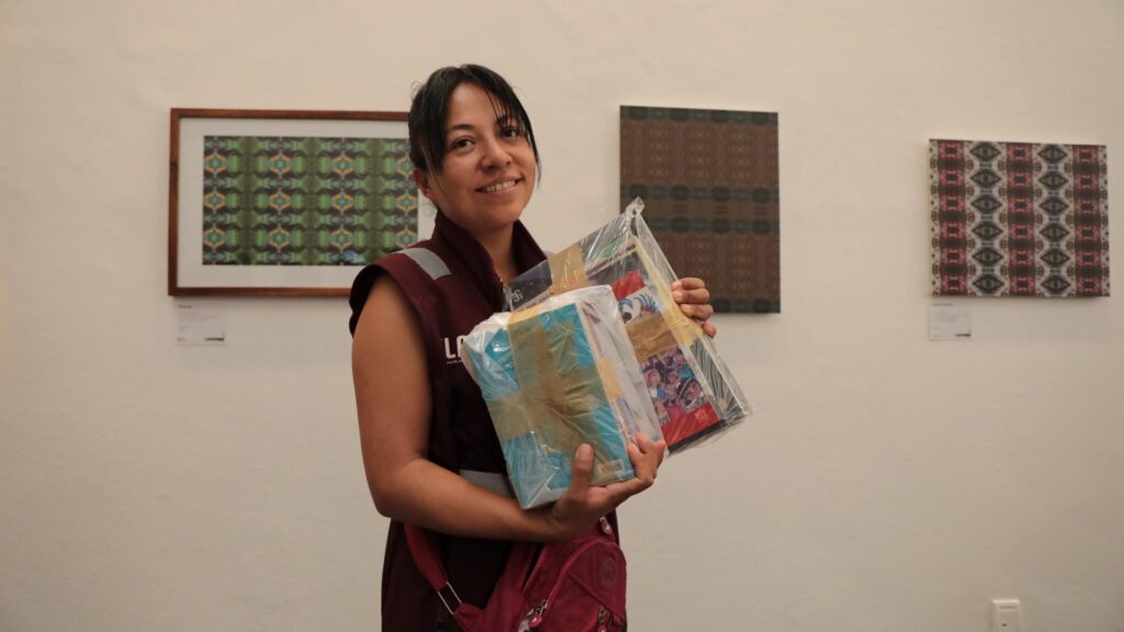 FCE dona cinco mil libros a PILARES para fortalecer el acceso a la lectura en la CDMX