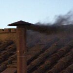 Humo negro en la primera fumata del Vaticano