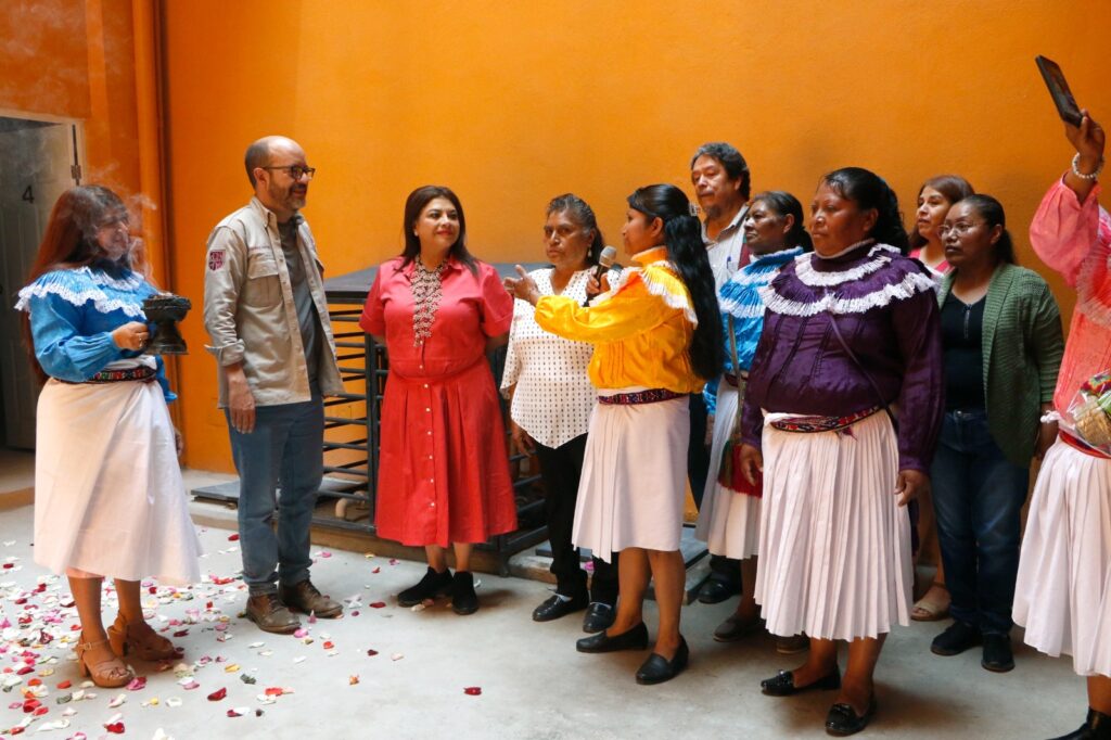 Clara Brugada entrega 52 viviendas en la Roma