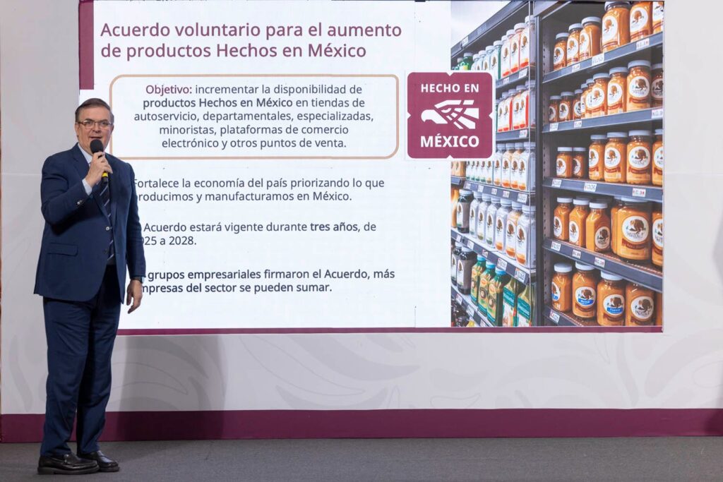 Gobierno y sector privado firman acuerdo para impulsar productos “Hechos en México”