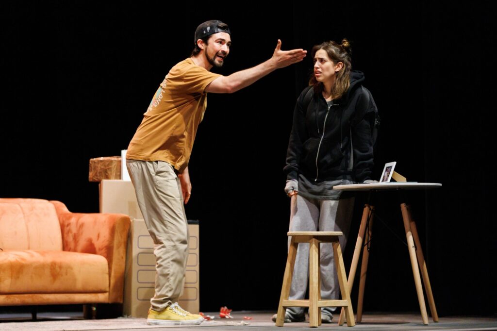 “Mil veces no”: una comedia apocalíptica y humana en el Teatro Orientación
