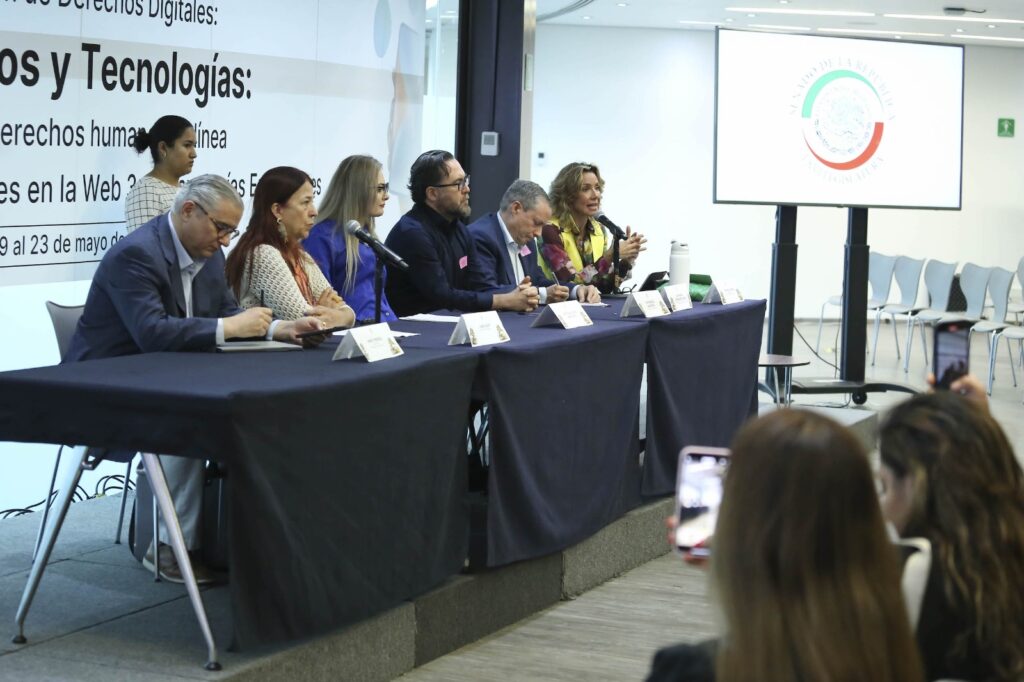 Debaten en el Senado futuro de los derechos digitales