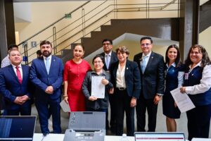 Delfina Gómez impulsa justicia social con entrega de títulos de propiedad