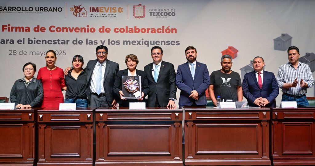 Delfina Gómez impulsa justicia social con entrega de títulos de propiedad