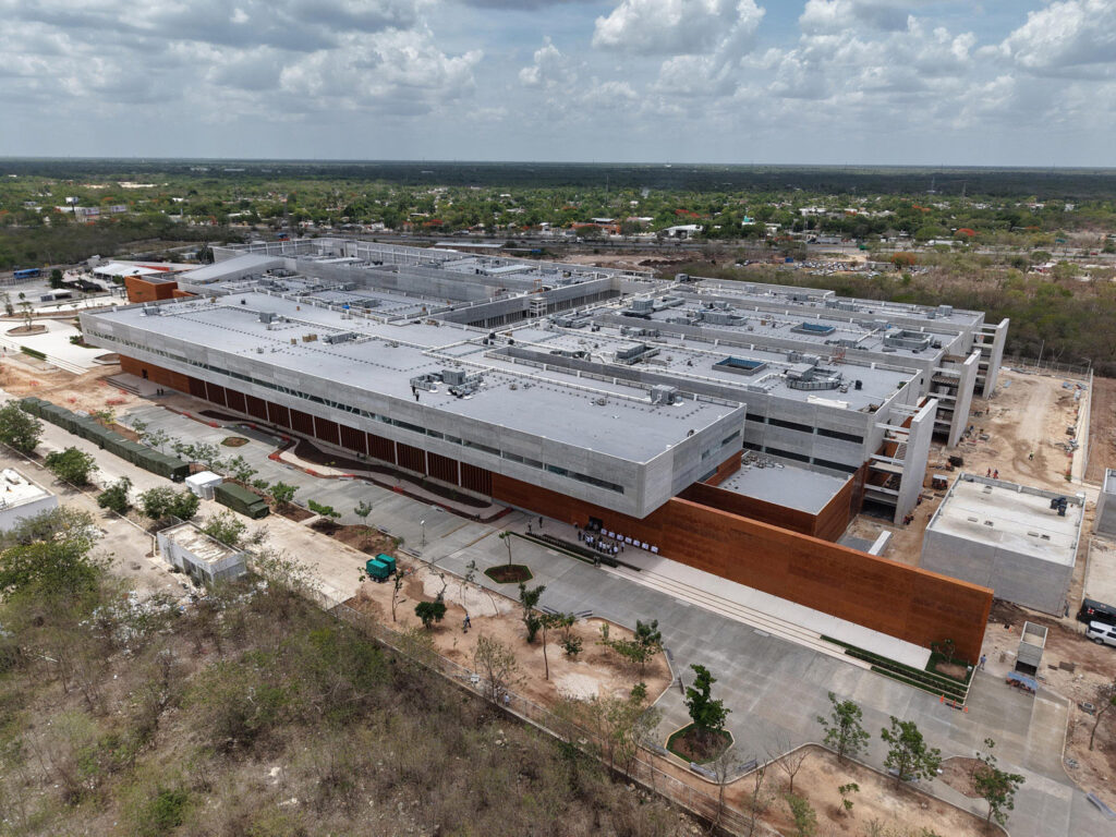 Supervisa Sheinbaum construcción del hospital más grande del sureste