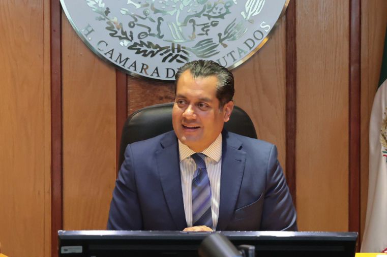 Llama Gutiérrez Luna a privilegiar el diálogo en el conflicto magisterial