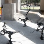 La exposición No tengo preguntas, solo respuestas entrelaza escultura, sonido y video