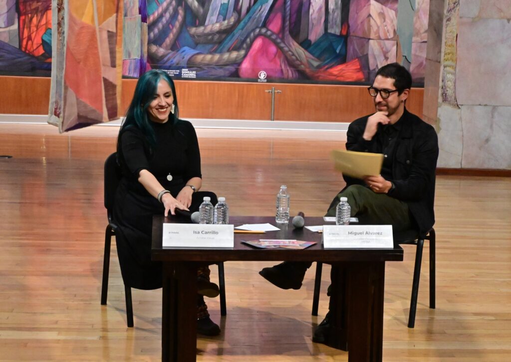 Isa Carrillo reinterpreta el muralismo de González Camarena con una instalación textil