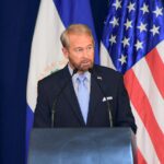 Embajador de EE.UU. alerta amenazas desde China a México