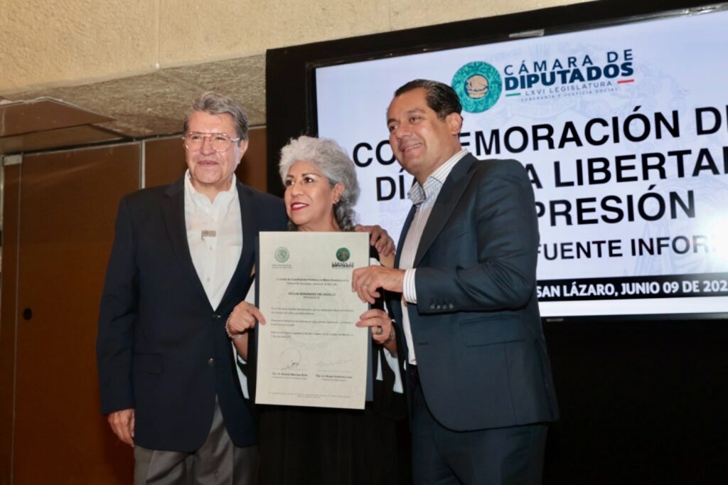 Reconocen a periodistas del Congreso en el Día de la Libertad de Expresión