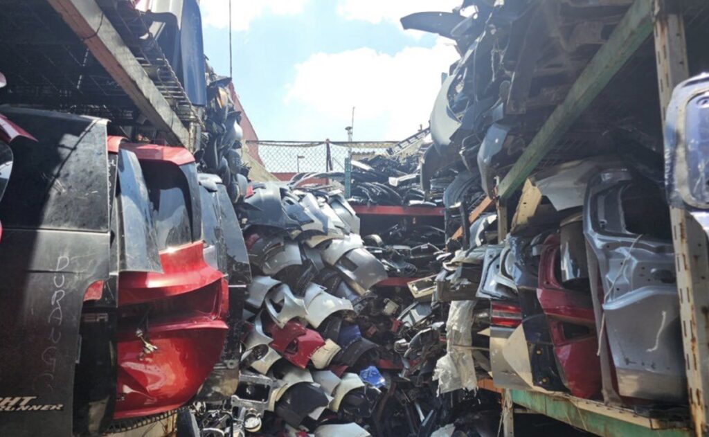 CDMX asegura más de 200 toneladas de autopartes robadas