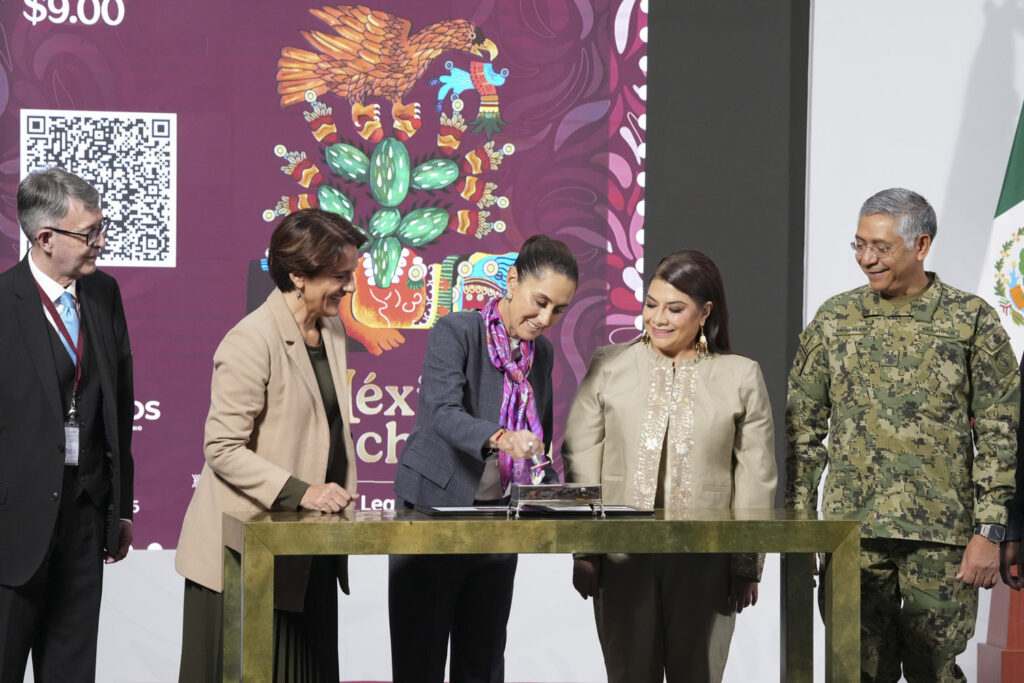Presentan timbre que conmemora 700 años de México-Tenochtitlan