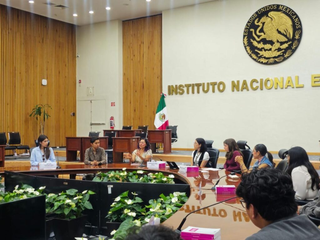 El INE fortalece vínculos con la juventud universitaria