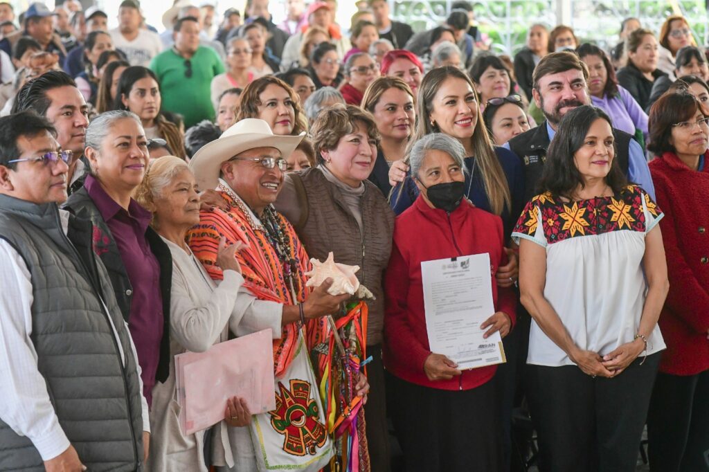 Delfina Gómez entregan 500 certificados agrarios a mujeres en Lerma
