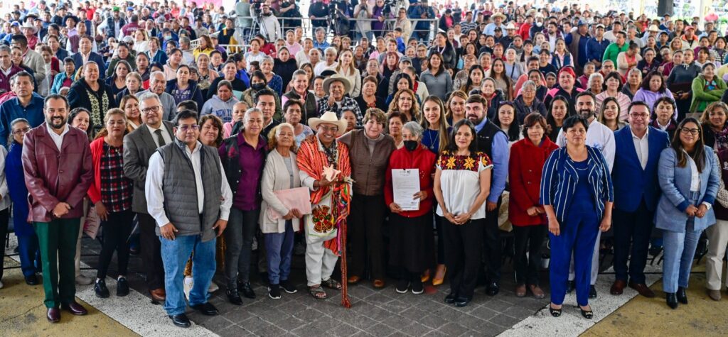Delfina Gómez entregan 500 certificados agrarios a mujeres en Lerma