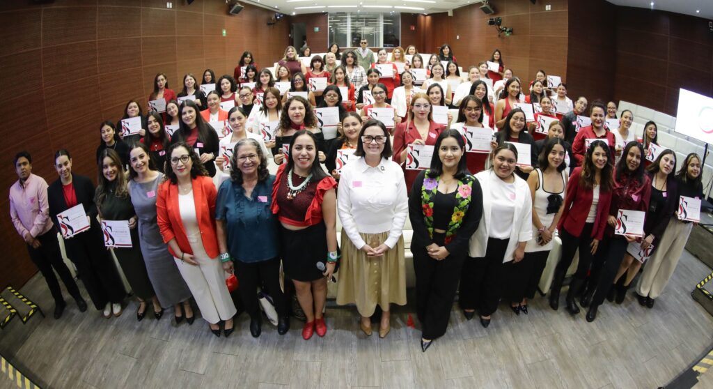 Clausuran curso She Switch México para mujeres jóvenes