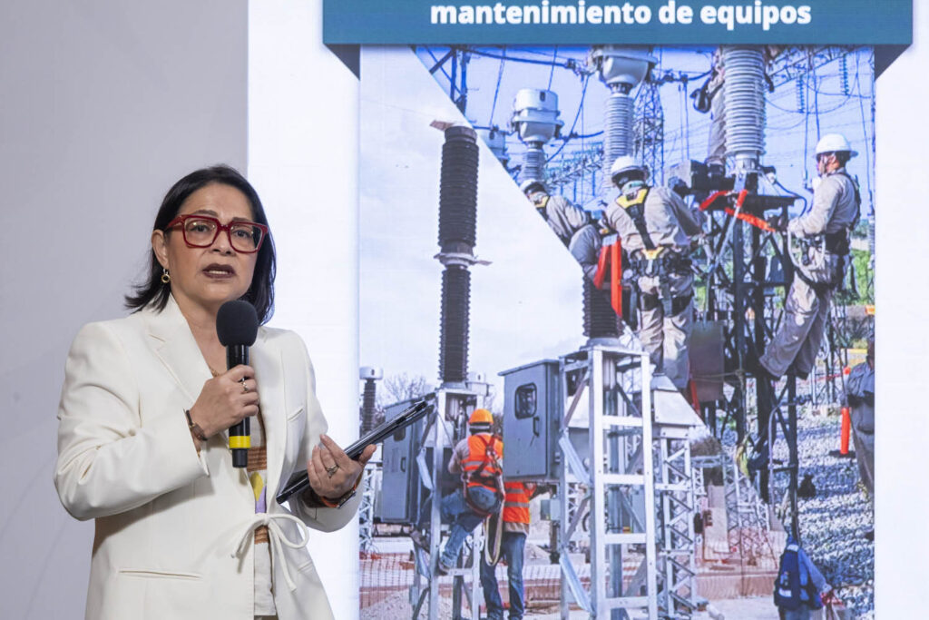 México invertirá 8 mil mdd en red eléctrica nacional