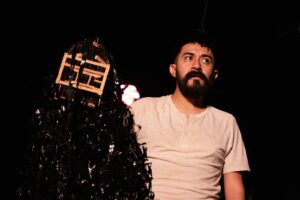 “Avería”: un viaje escénico a la memoria, el olvido y la ternura