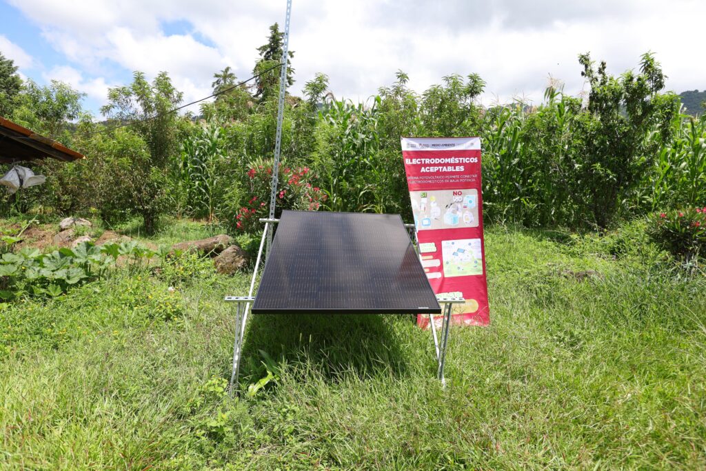 Impulsan electrificación rural con sistemas solares en el Estado de México
