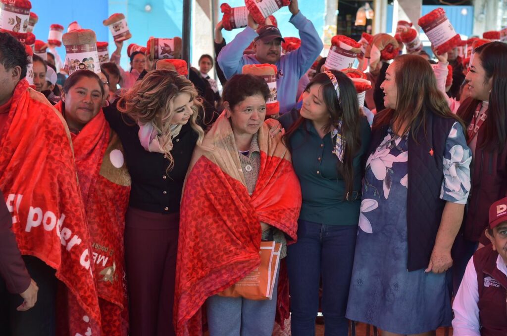 DIFEM entrega 40 mil cobertores ante temporada invernal