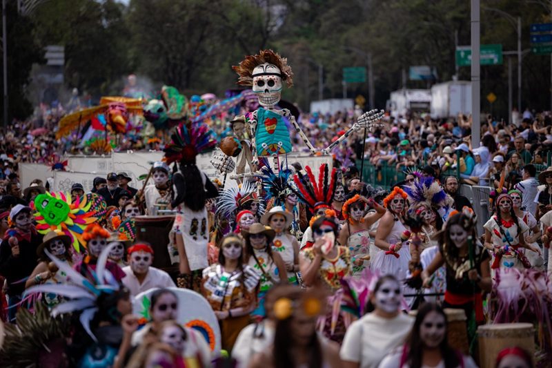 Gran Desfile de Muertos 2025 celebrado con arte y memoria