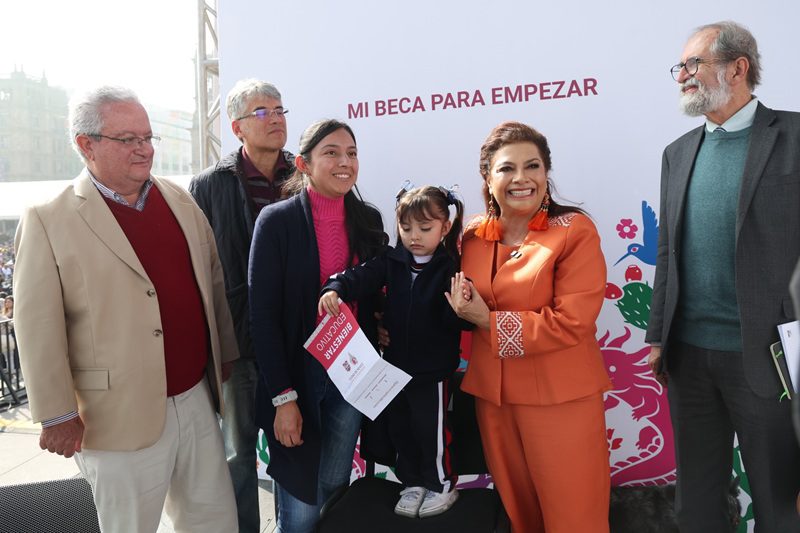 Clara Brugada refuerza apoyos a la niñez capitalina