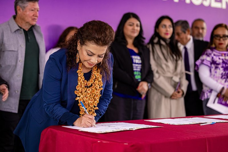 Brugada firma acuerdo para viajes seguros de mujeres