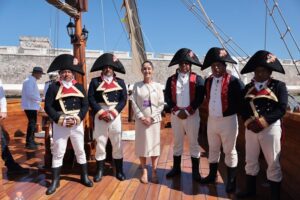 Sheinbaum llama a defender soberanía en Bicentenario Naval