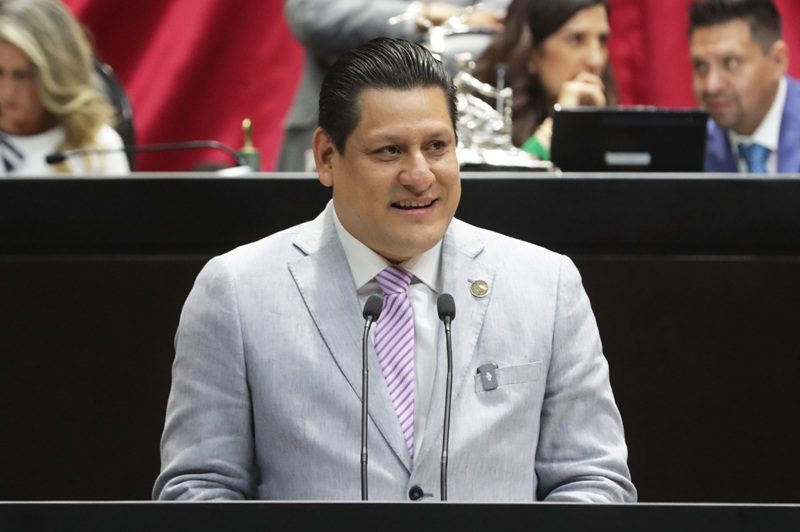 Proponen eliminar cobro por reposición de tarjetas