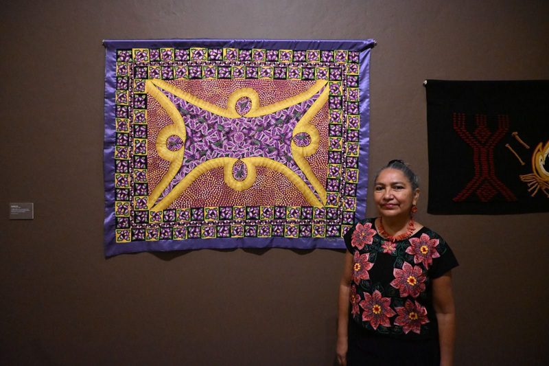 Mujeres indígenas resignifican la gráfica en el MUNAE