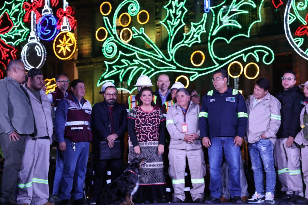 Clara Brugada enciende alumbrado decembrino del Zócalo
