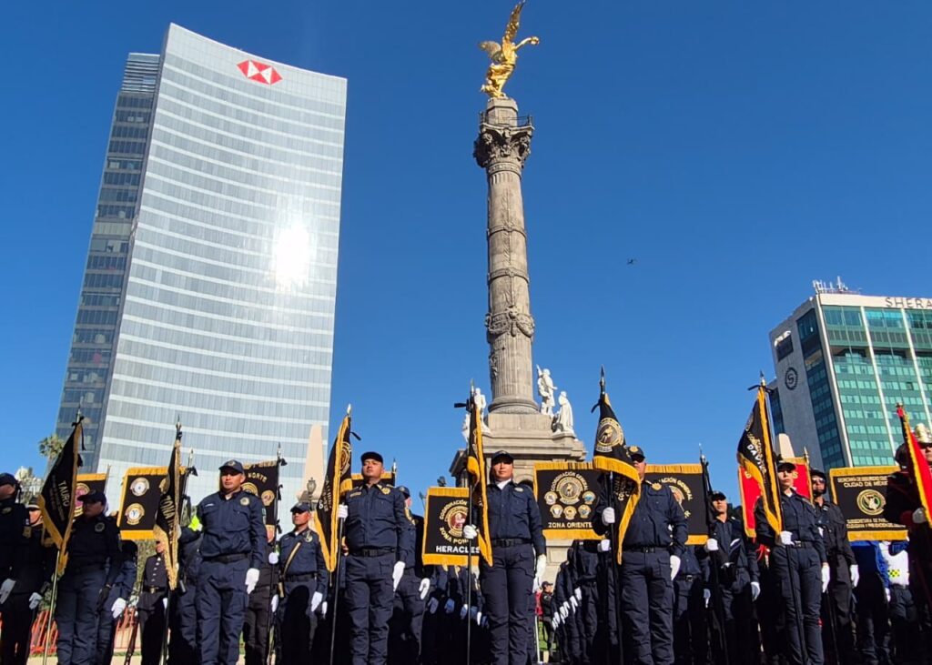Brugada encabeza desfile conmemorativo por el Día del Policía