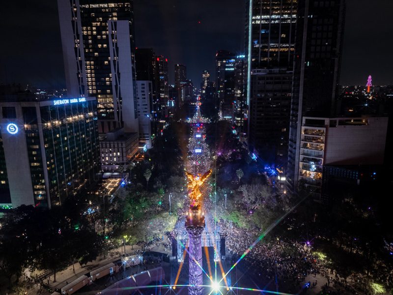 Reforma vibra con 250 mil personas en bienvenida 2026