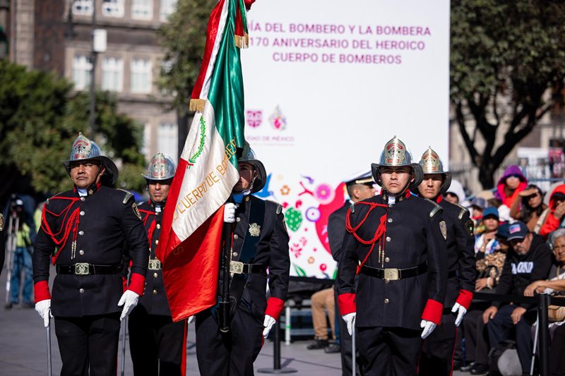 Clara Brugada reconoce 170 años del H. Cuerpo de Bomberos