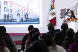 Entregan 128 viviendas en Sonora y QRoo