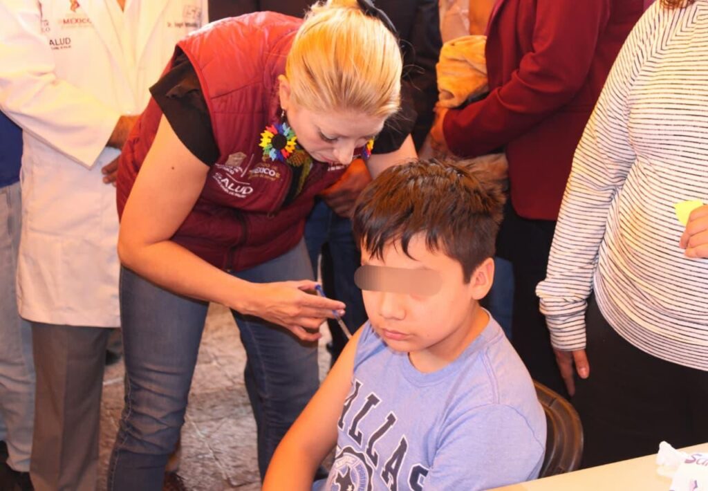 Vacunación en templos refuerza salud en Edoméx