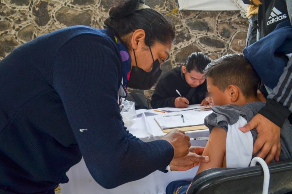 Gobierno Edoméx aplica más de 59 mil vacunas en templos