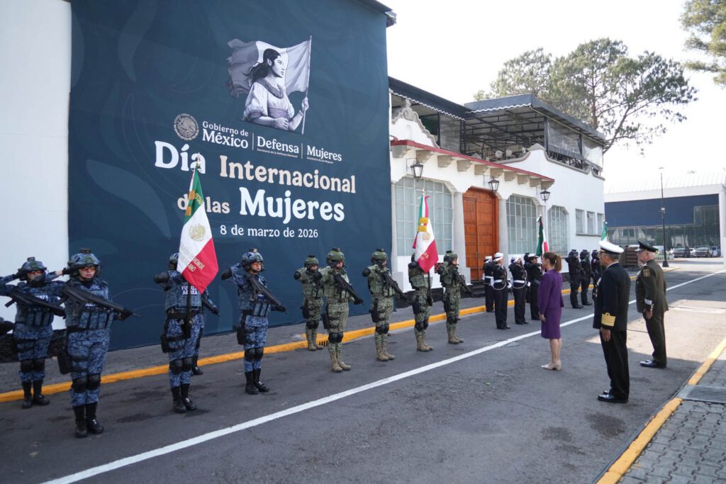 Sheinbaum honra a mujeres de las Fuerzas Armadas