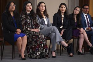 Firman acuerdo con plataformas contra violencia digital