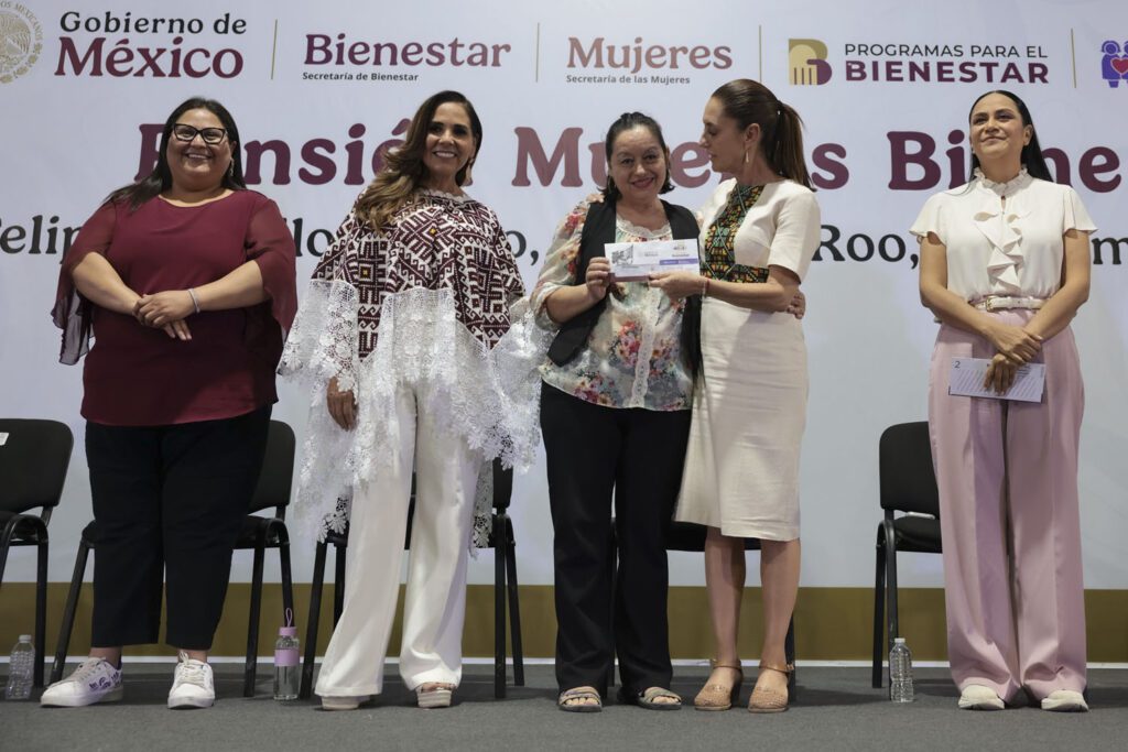Sheinbaum entrega Pensión Mujeres en Quintana Roo