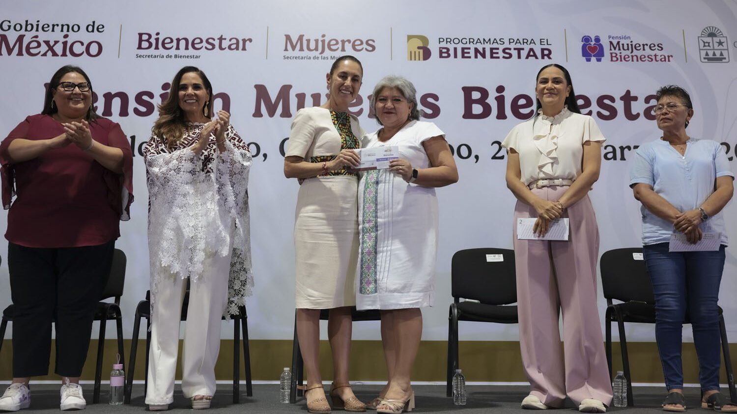 Sheinbaum entrega Pensión Mujeres en Quintana Roo