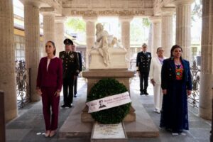 Sheinbaum honra a Margarita Maza en bicentenario