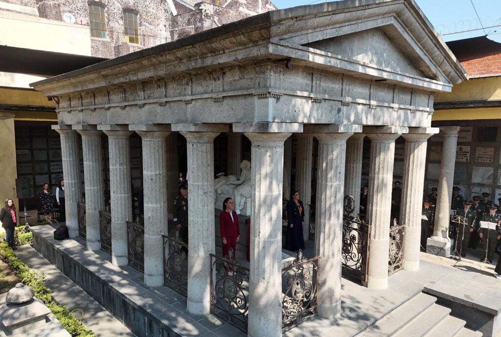 Sheinbaum honra a Margarita Maza en bicentenario