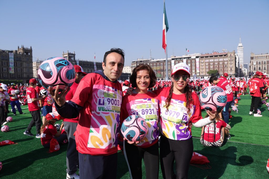 Zócalo logra la clase de fútbol más grande del mundo