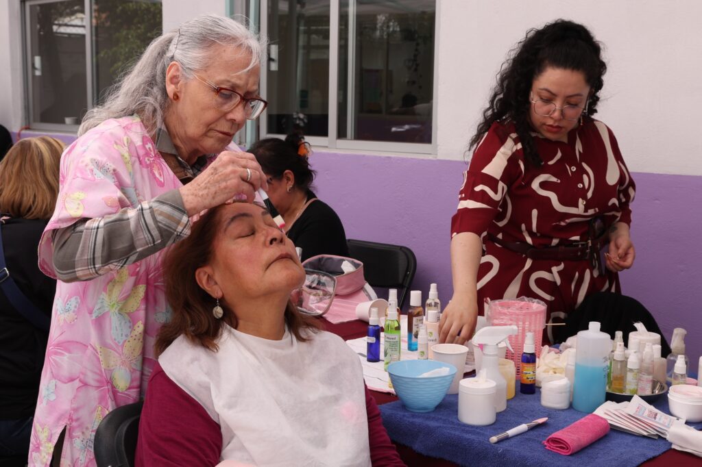 Semujeres promueve autoestima con brigada estética