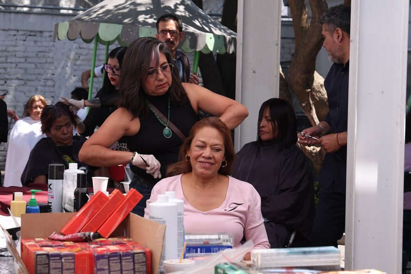 Semujeres promueve autoestima con brigada estética